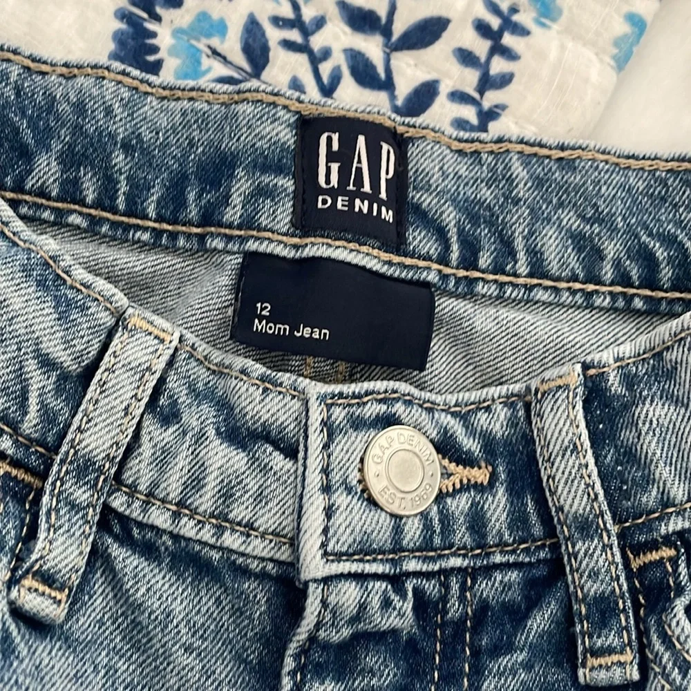GAP Mom Jeans Youth Size 12‎